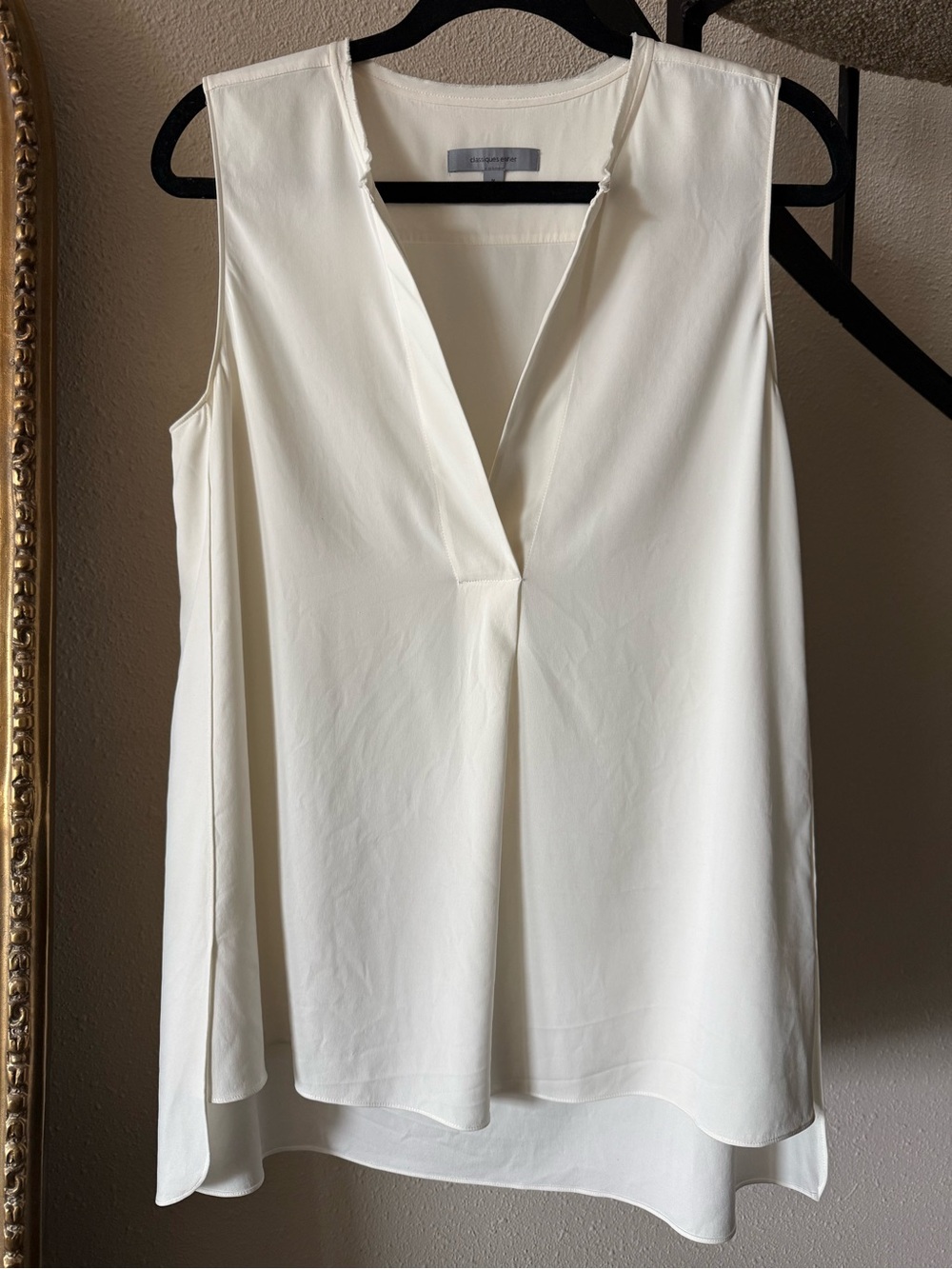 Classiques Entier Silk Cream Sleeveless V-Neck Blouse Size M